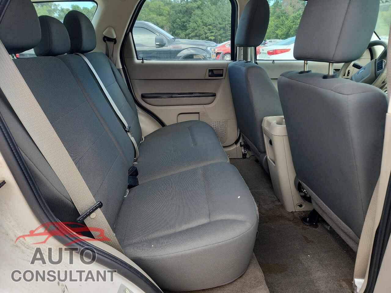 FORD ESCAPE 2010 - 1FMCU9C77AKD04538