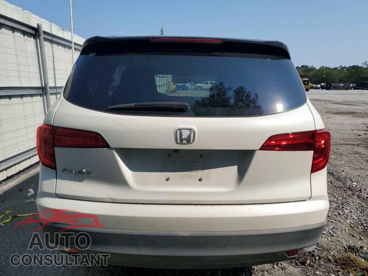 HONDA PILOT 2017 - 5FNYF5H15HB015778