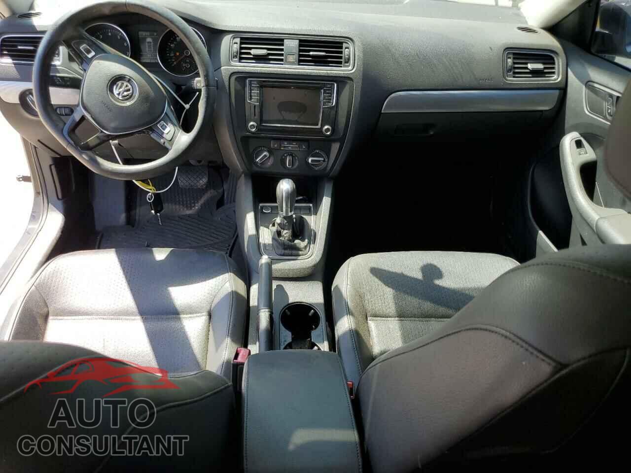 VOLKSWAGEN JETTA 2017 - 3VWDB7AJ9HM201638