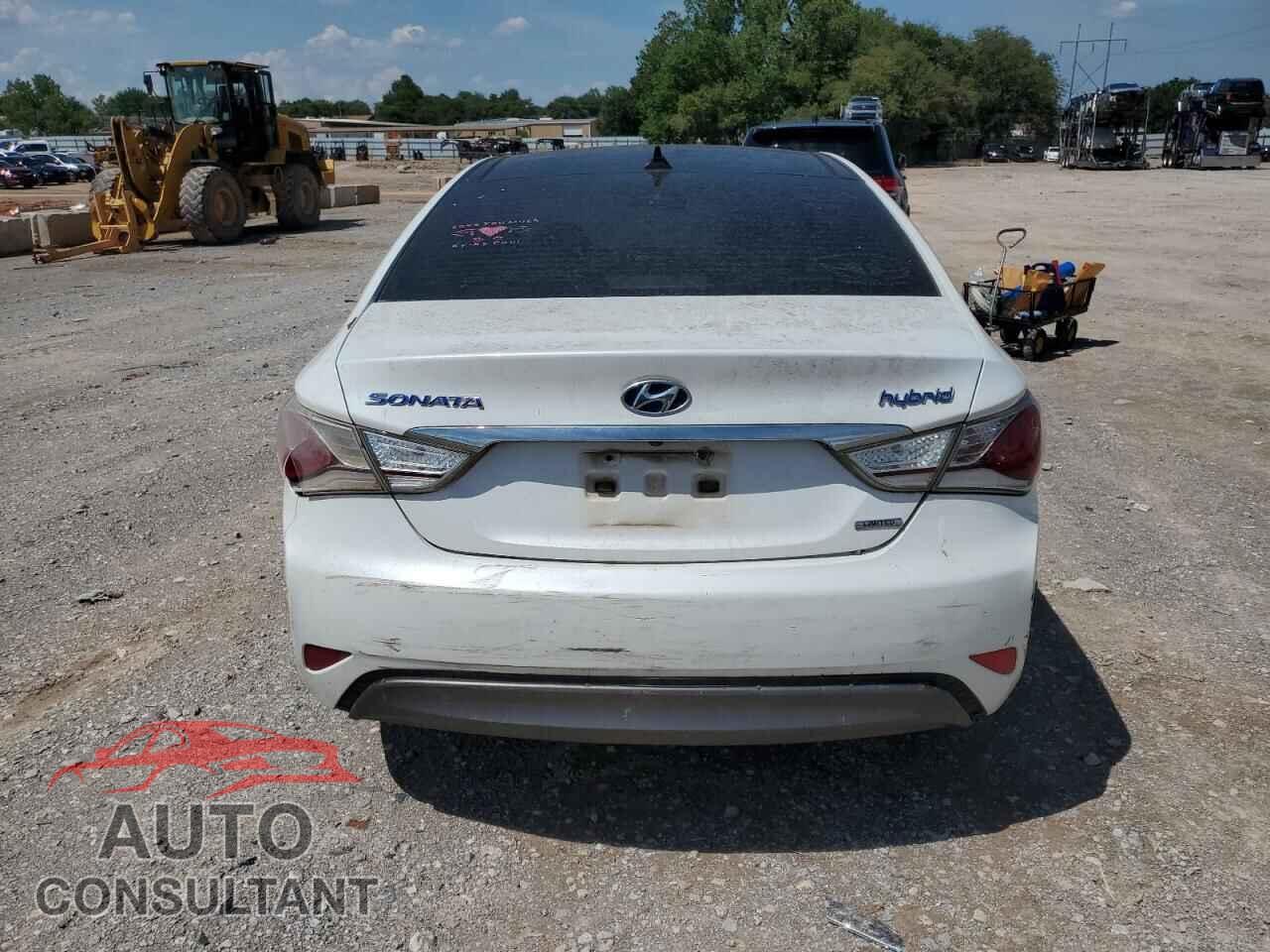 HYUNDAI SONATA 2015 - KMHEC4A42FA136554