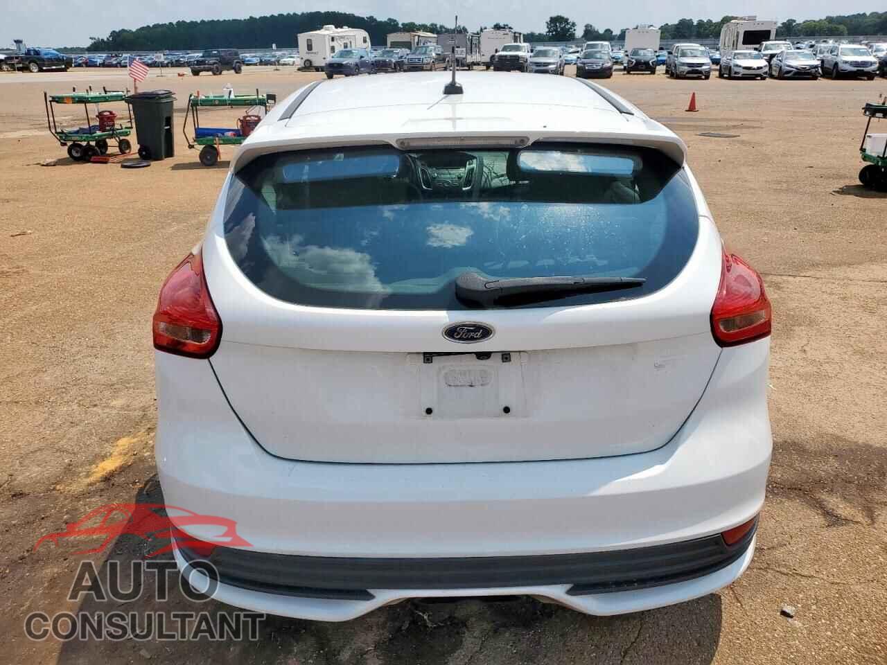 FORD FOCUS 2016 - 1FADP3L91GL396477