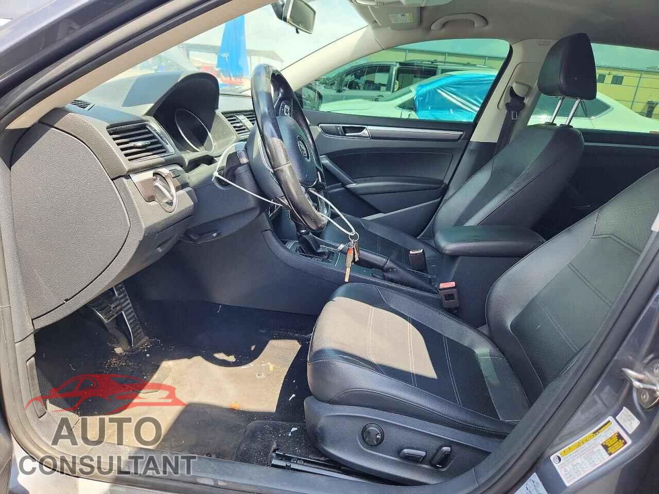 VOLKSWAGEN PASSAT 2018 - 1VWAA7A33JC026186