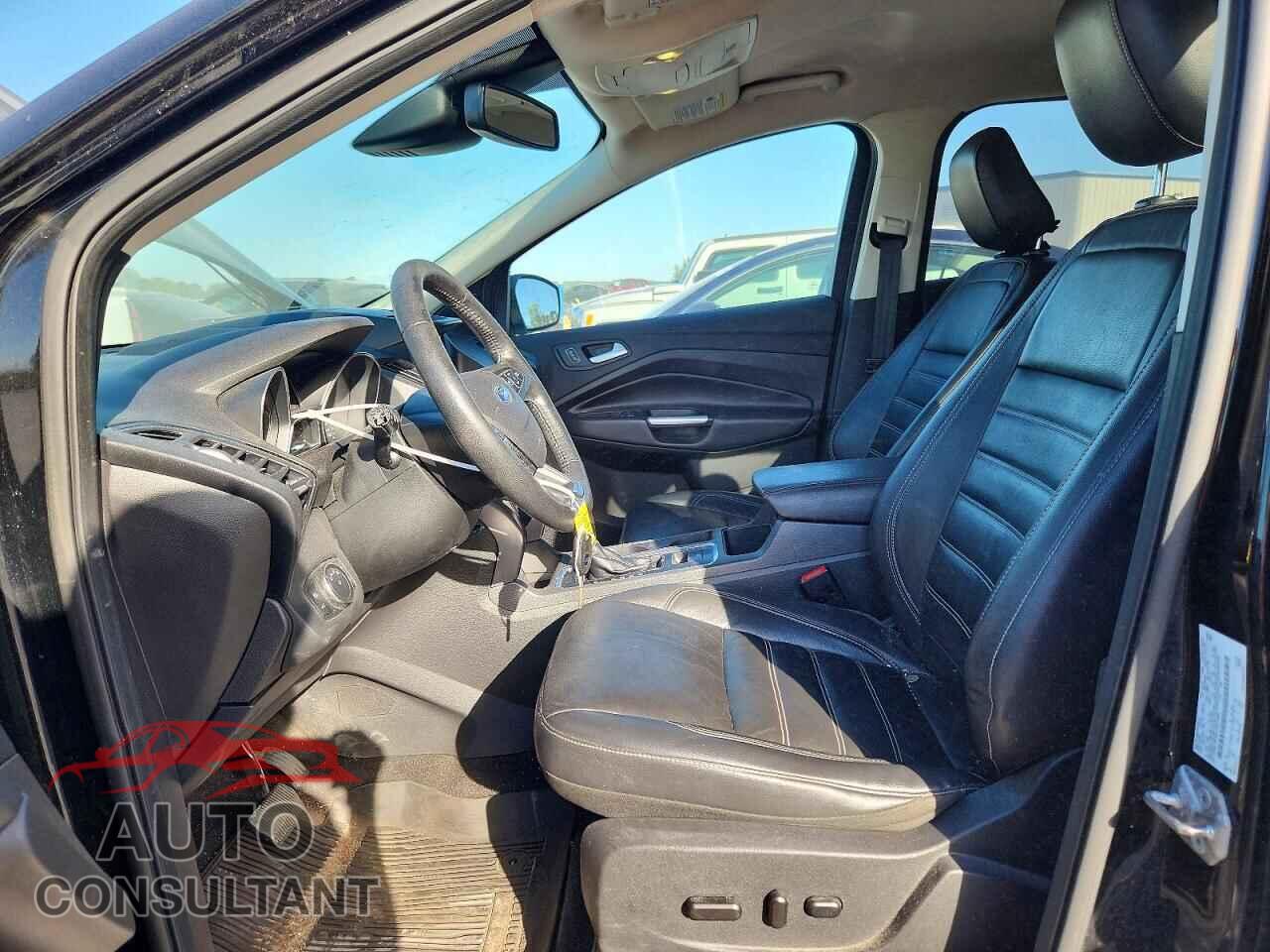 FORD ESCAPE 2018 - 1FMCU9HD4JUB10083