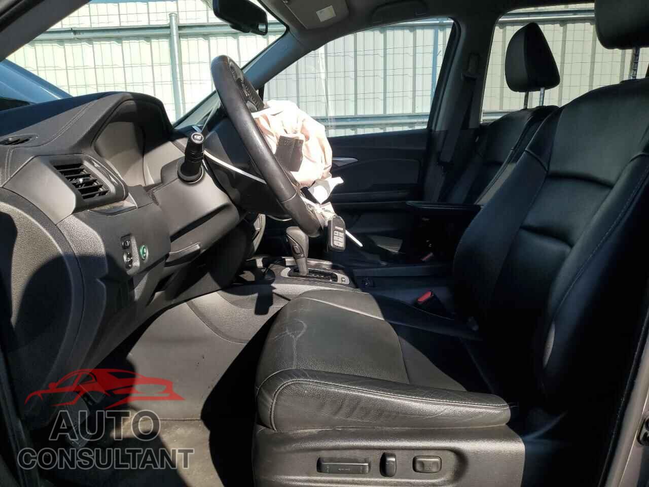 HONDA PILOT 2017 - 5FNYF6H53HB017893
