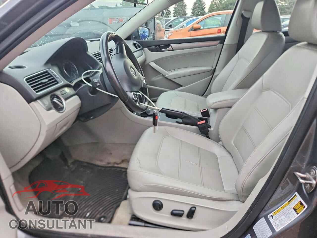 VOLKSWAGEN PASSAT 2015 - 1VWAT7A36FC103246