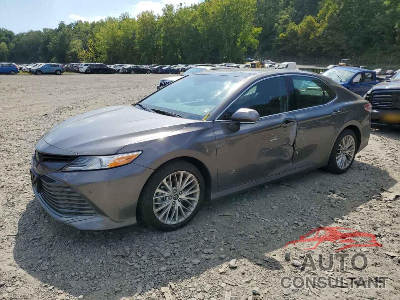 TOYOTA CAMRY 2018 - 4T1B11HK6JU111532