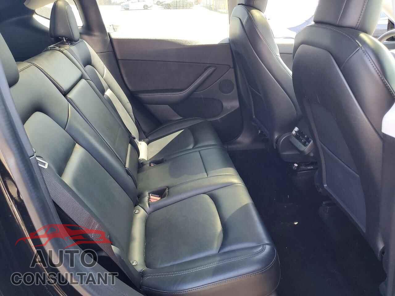 TESLA MODEL Y 2021 - 5YJYGDED4MF112793