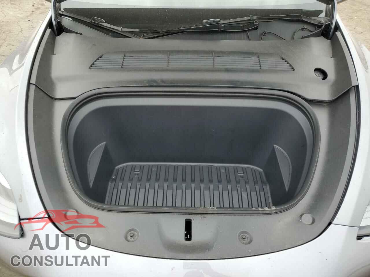 TESLA MODEL Y 2024 - 7SAYGDED4RF200396