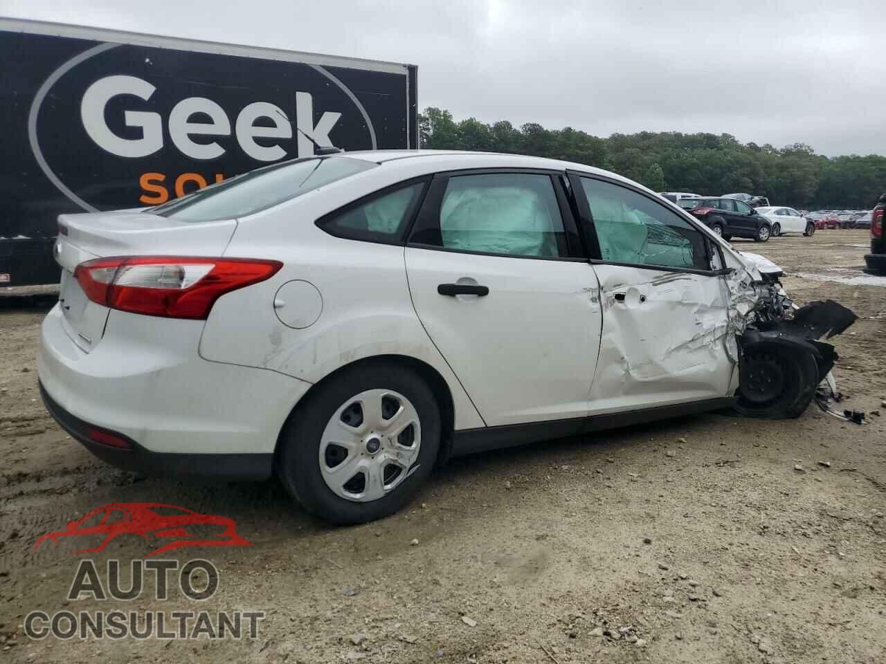 FORD FOCUS 2013 - 1FADP3E26DL330602