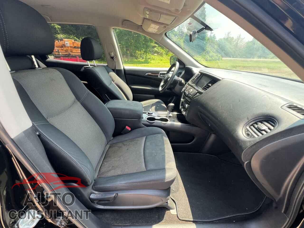 NISSAN PATHFINDER 2017 - 5N1DR2MMXHC911104