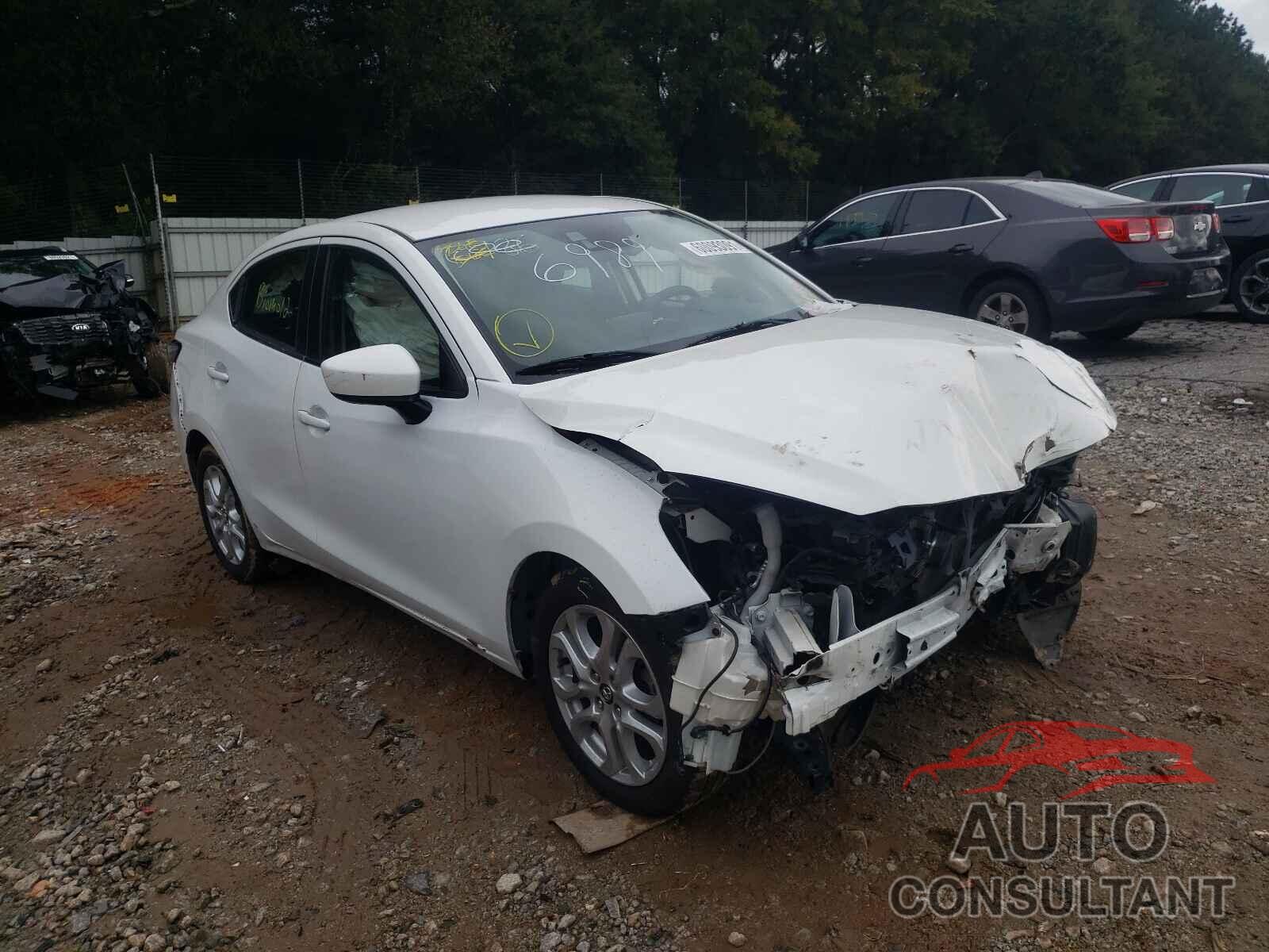 TOYOTA YARIS 2017 - 3MYDLBYV1HY156989