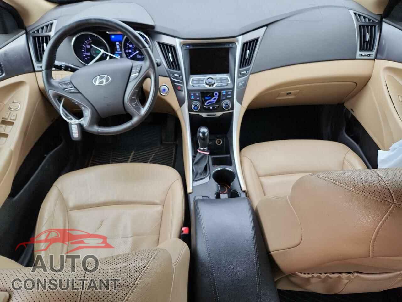 HYUNDAI SONATA 2012 - KMHEC4A47CA037174