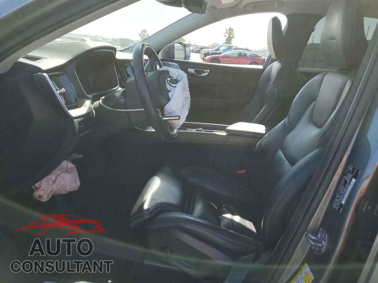 VOLVO XC60 2019 - YV4A22RL8K1387513