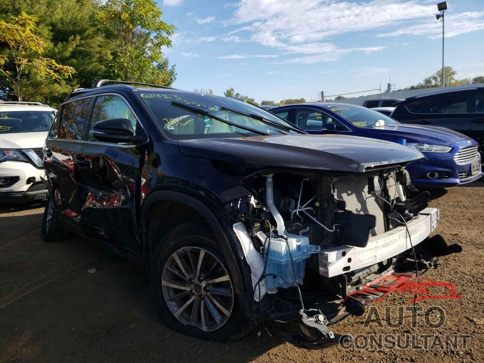 TOYOTA HIGHLANDER 2018 - 5TDJZRFH3JS899527