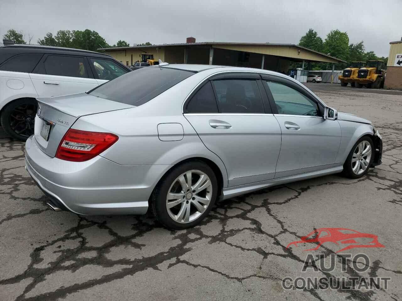 MERCEDES-BENZ C-CLASS 2013 - WDDGF8AB3DR287207