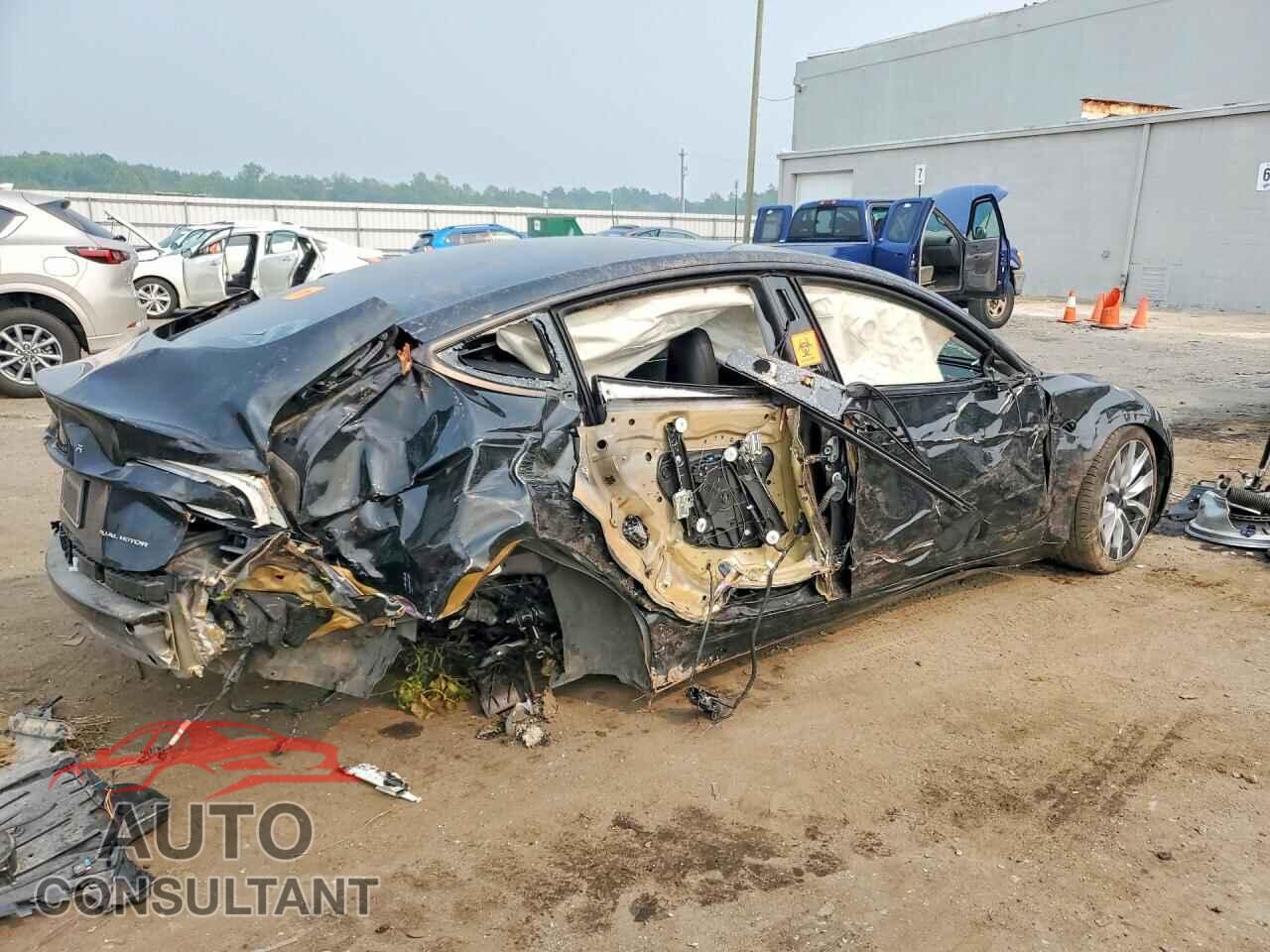 TESLA MODEL 3 2024 - 5YJ3E1EB3RF736394