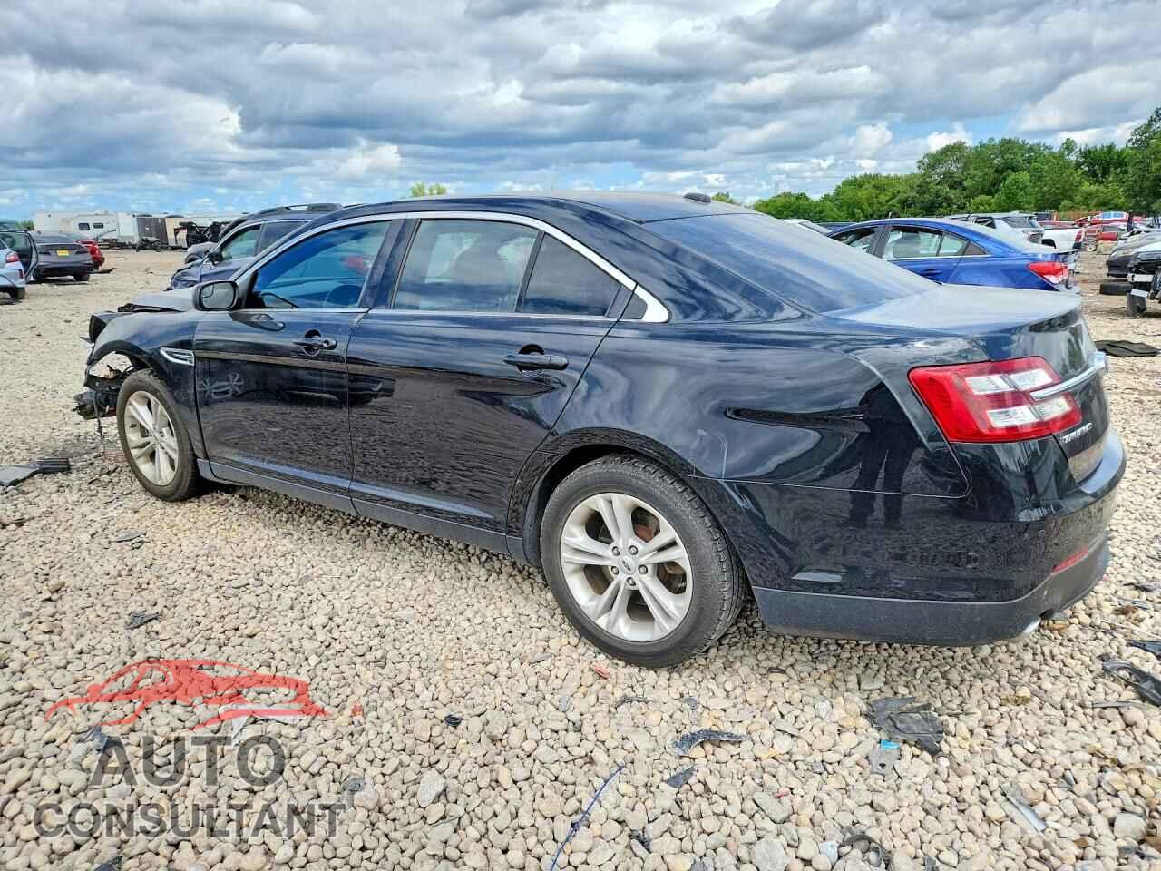 FORD TAURUS 2018 - 1FAHP2E83JG128207