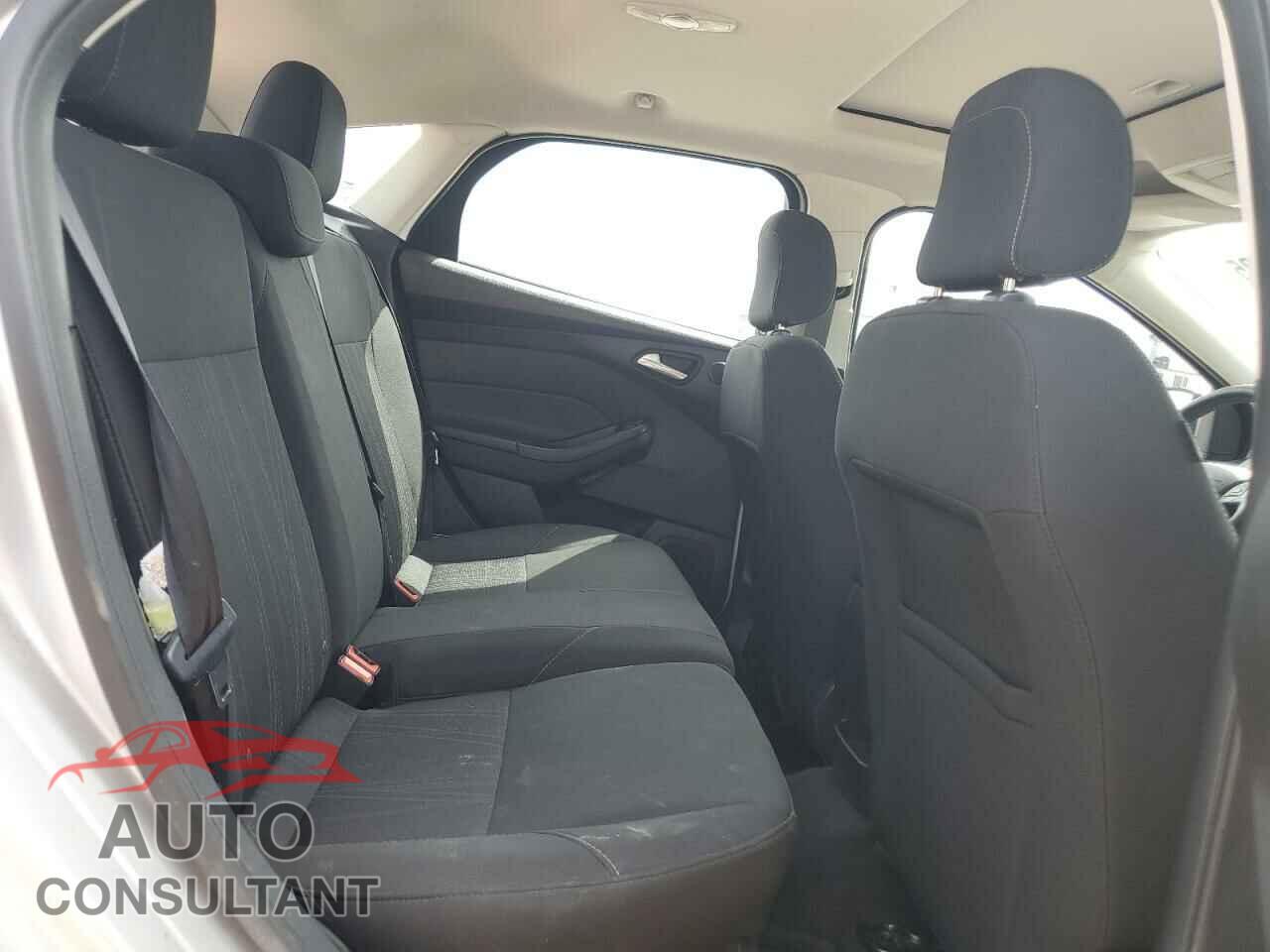 FORD FOCUS 2018 - 1FADP3M24JL249434