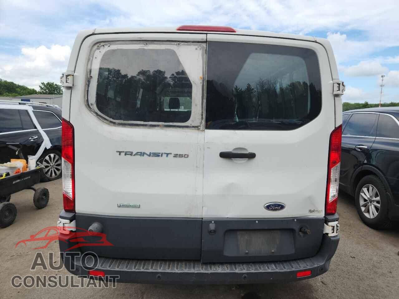 FORD TRANSIT 2017 - 1FTYR2YG9HKA83031