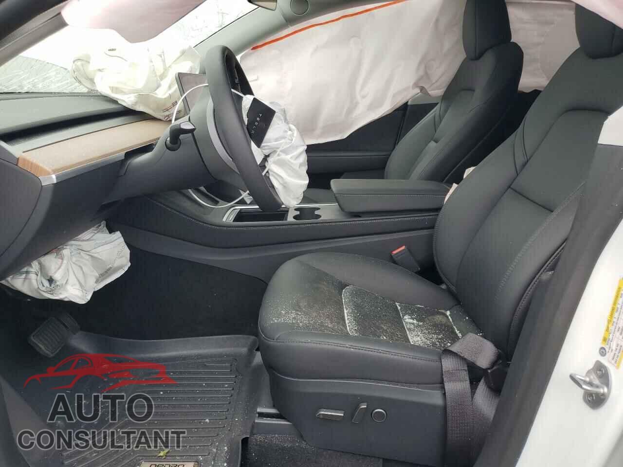 TESLA MODEL Y 2024 - 7SAYGDEE3RA262264