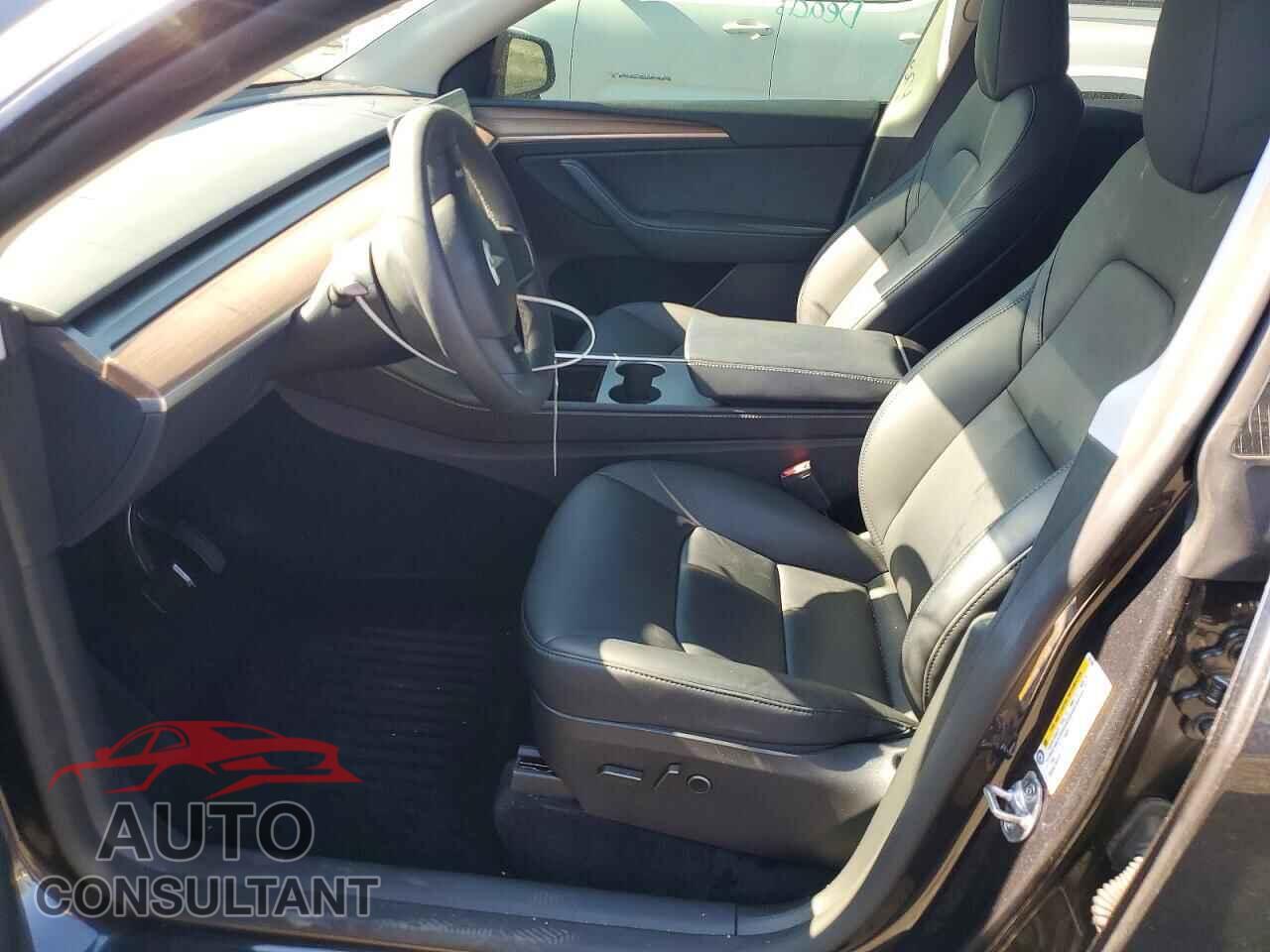 TESLA MODEL Y 2025 - 7SAYGDEE0SF217355