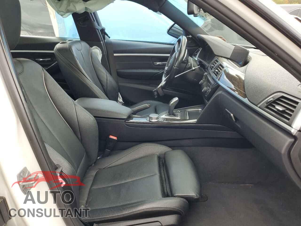 BMW 3 SERIES 2018 - WBA8B7C59JA583206