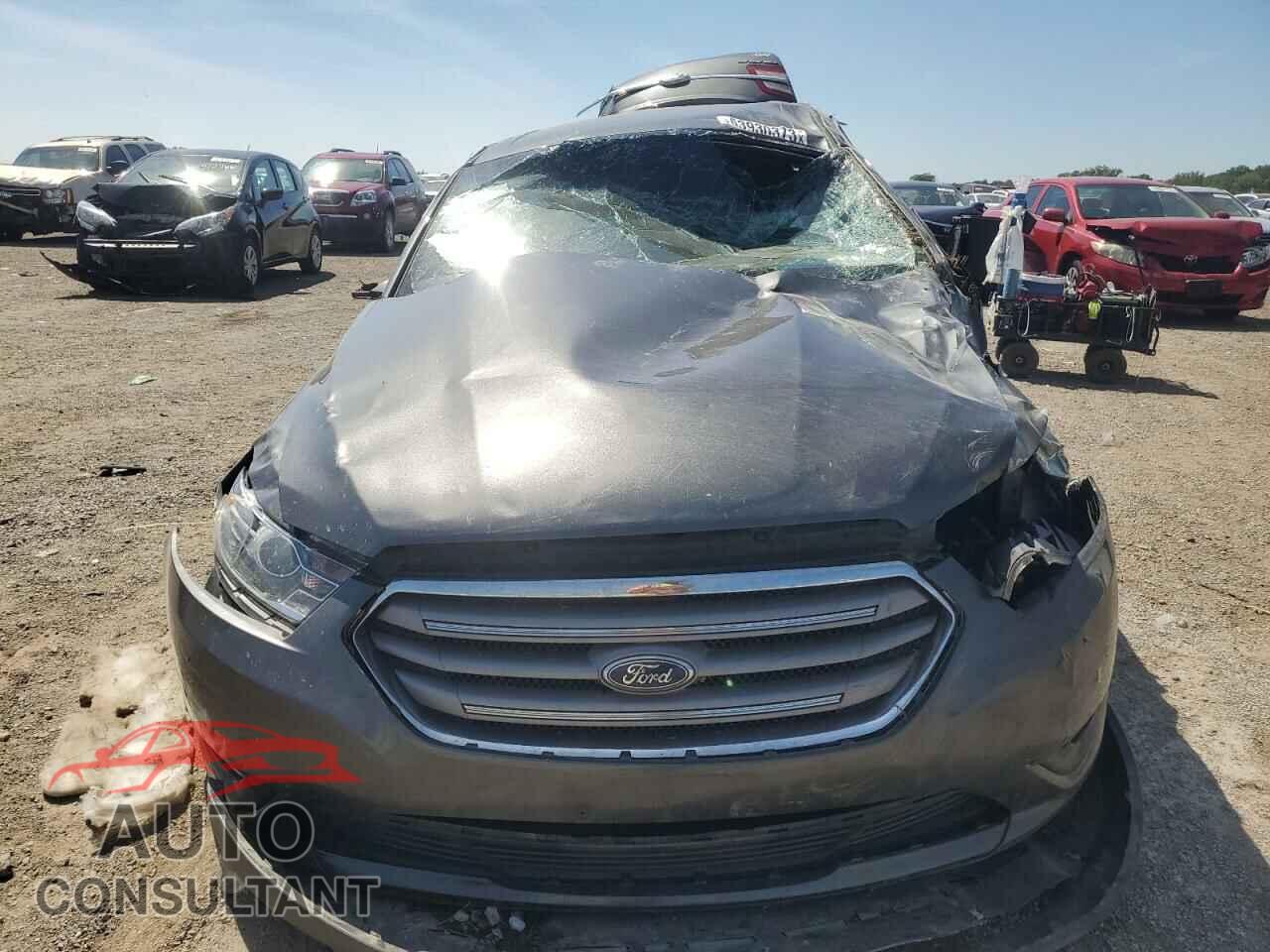 FORD TAURUS 2017 - 1FAHP2E85HG111578