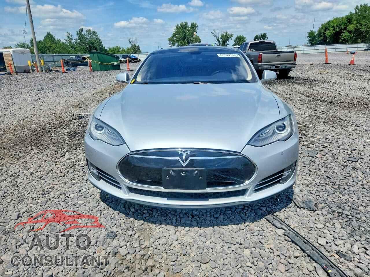 TESLA MODEL S 2014 - 5YJSA1H17EFP49928