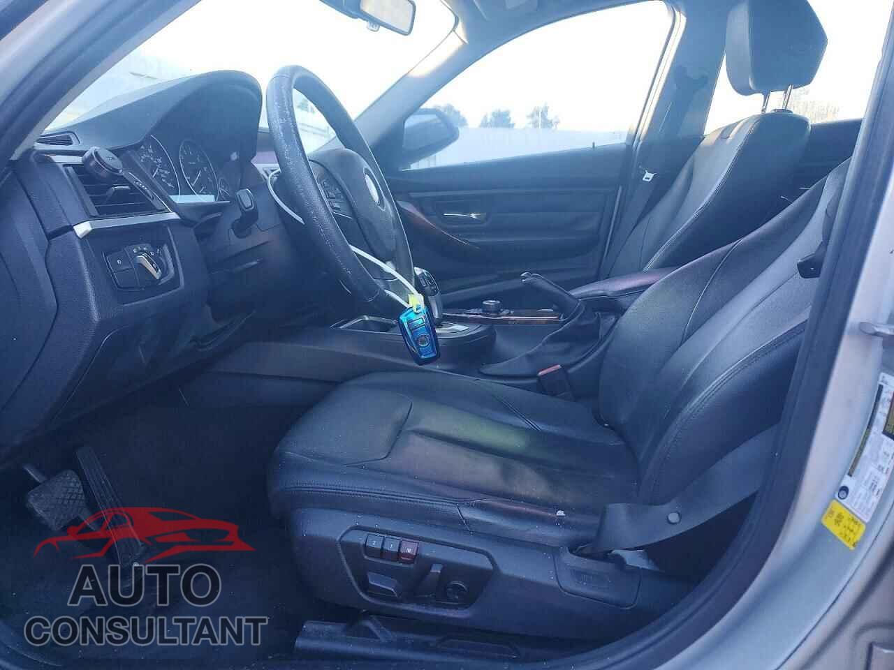BMW 3 SERIES 2013 - WBA3A5G52DNP22570
