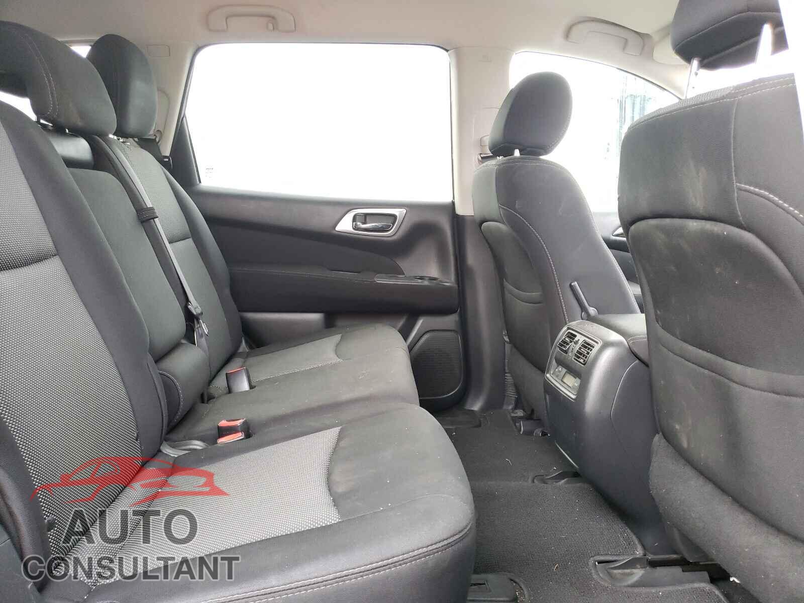 NISSAN PATHFINDER 2017 - 5N1DR2MM2HC656593
