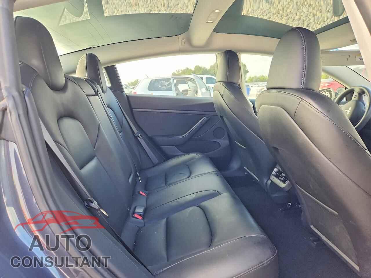 TESLA MODEL 3 2023 - 5YJ3E1EA5PF696081