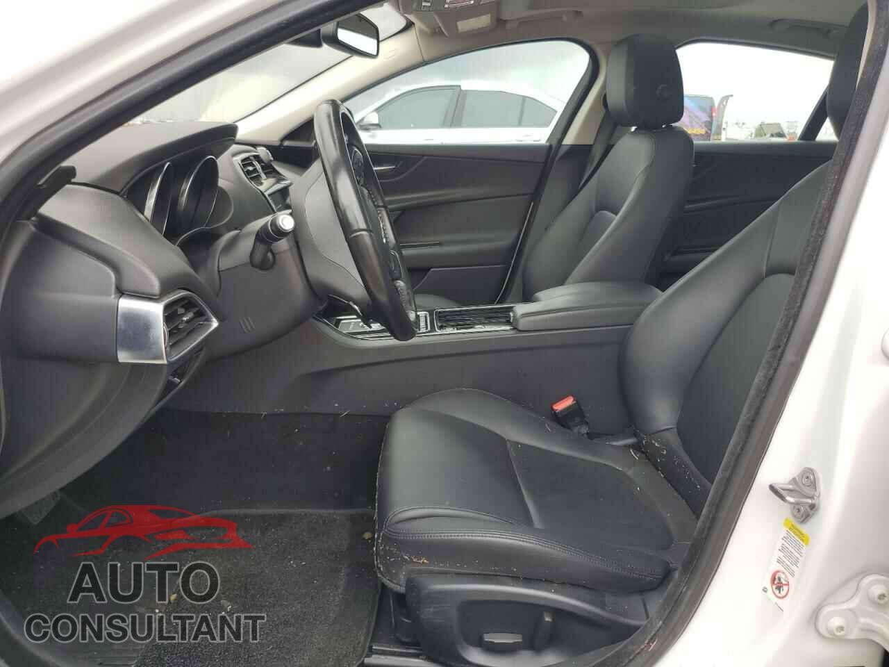 JAGUAR XE 2018 - SAJAR4FX8JCP37048