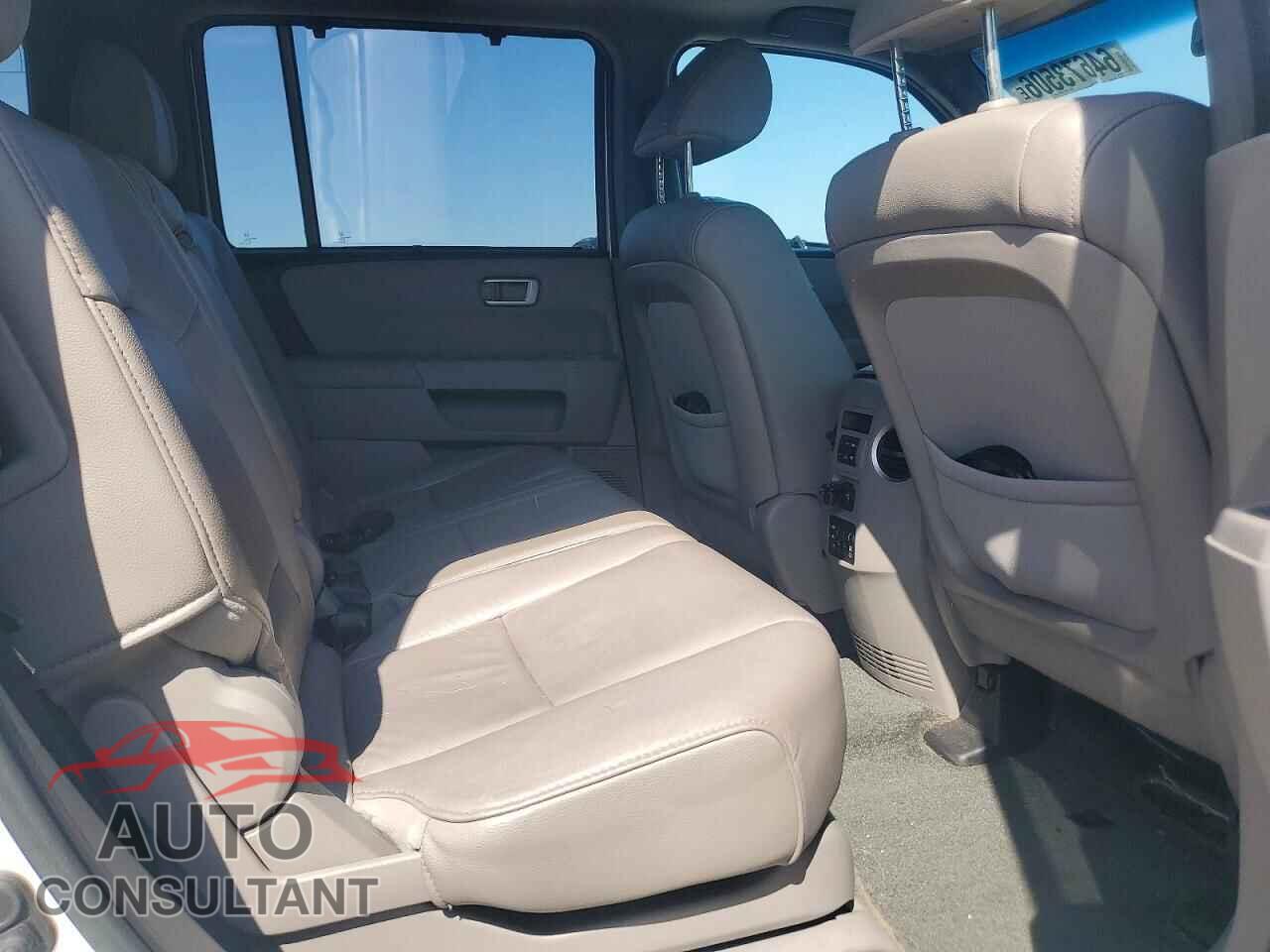 HONDA PILOT 2014 - 5FNYF4H93EB034521