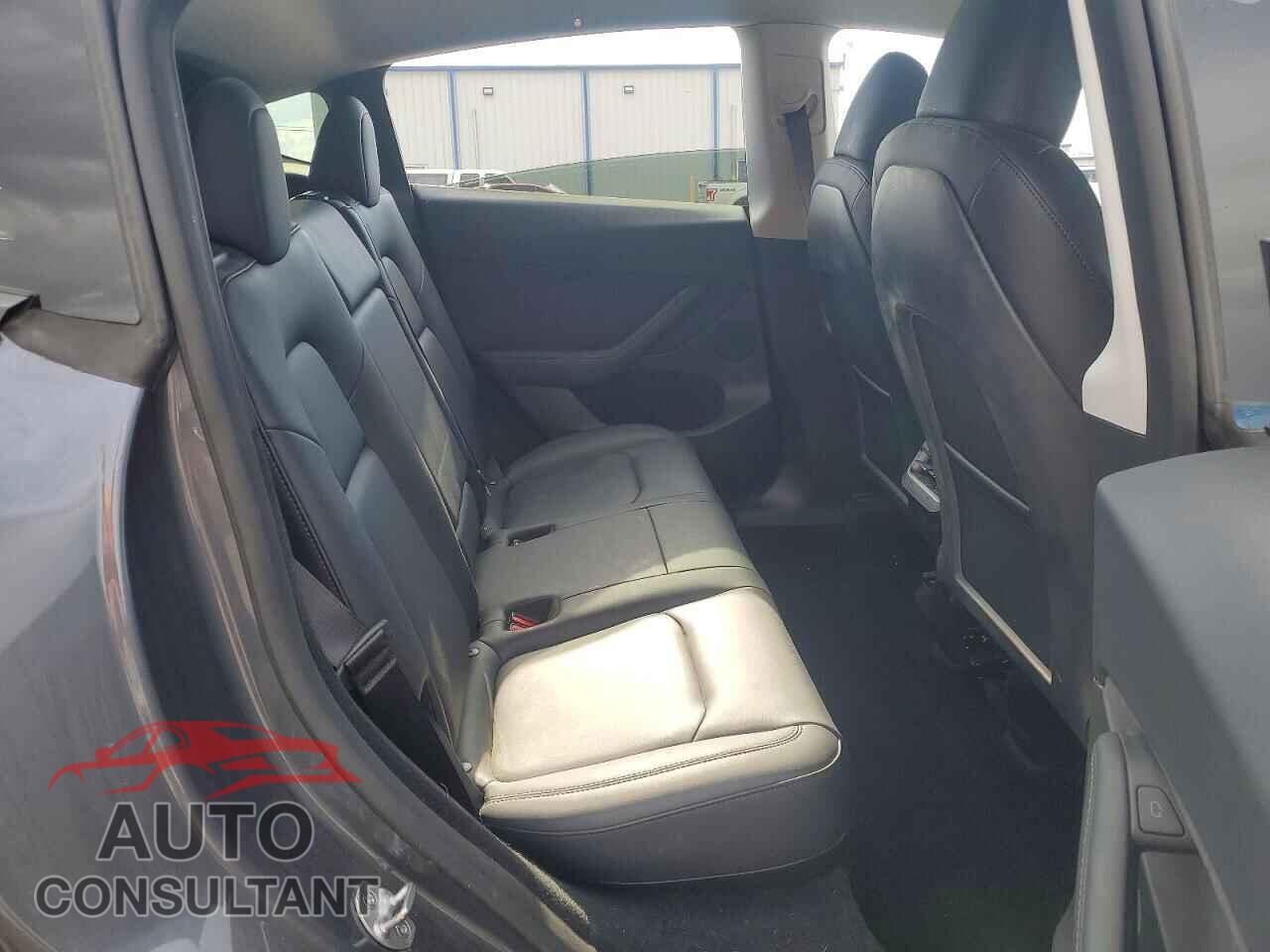 TESLA MODEL Y 2023 - 7SAYGDEE7PF929238