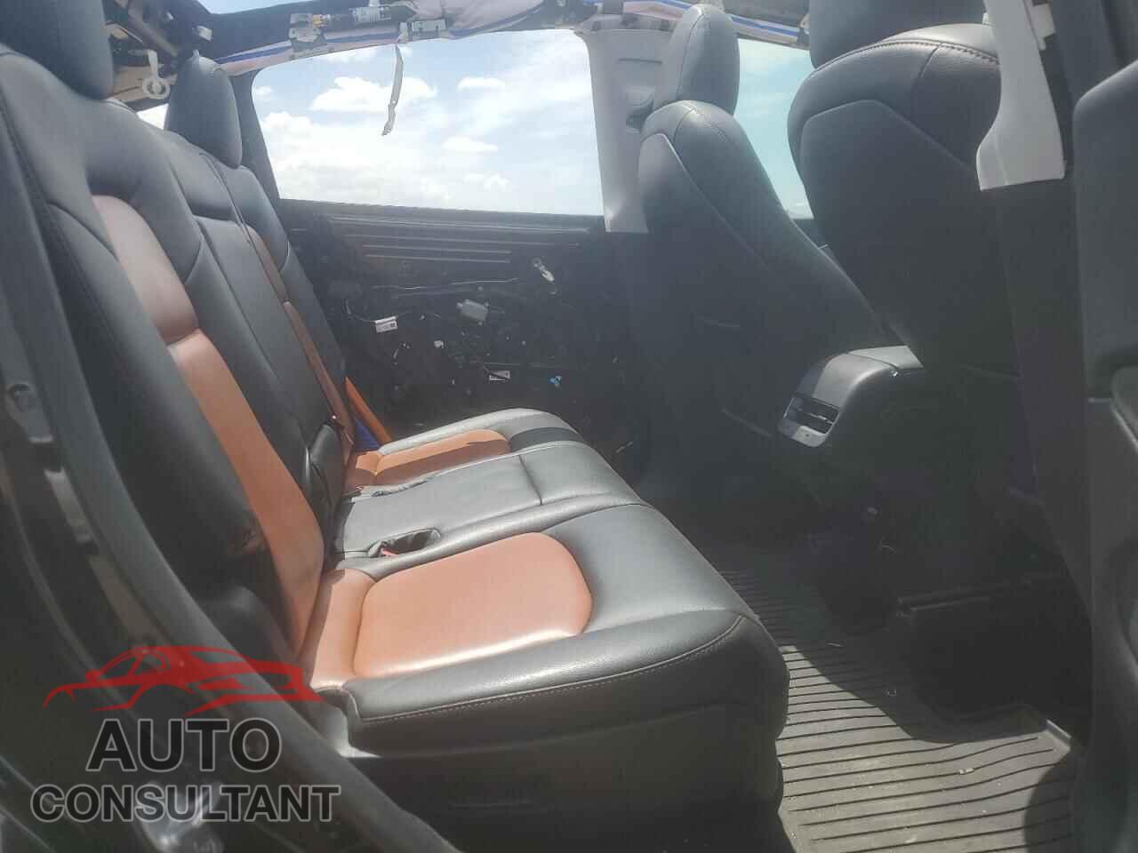 TESLA MODEL Y 2024 - 7SAYGAEE3RF211011