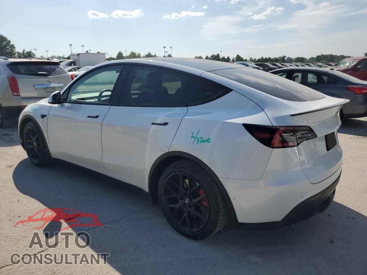 TESLA MODEL Y 2021 - 5YJYGDEF1MF079012