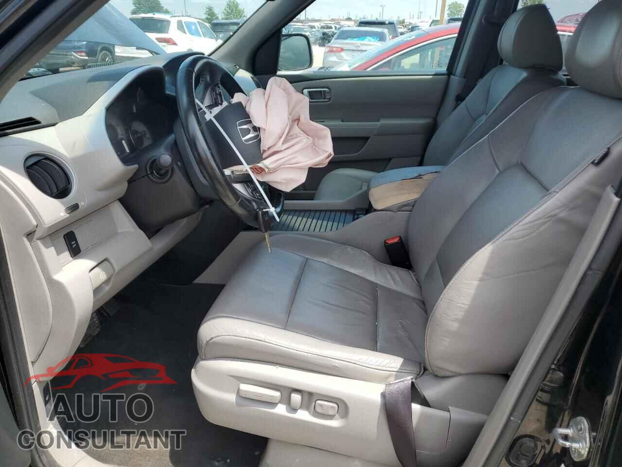 HONDA PILOT 2011 - 5FNYF4H79BB060938