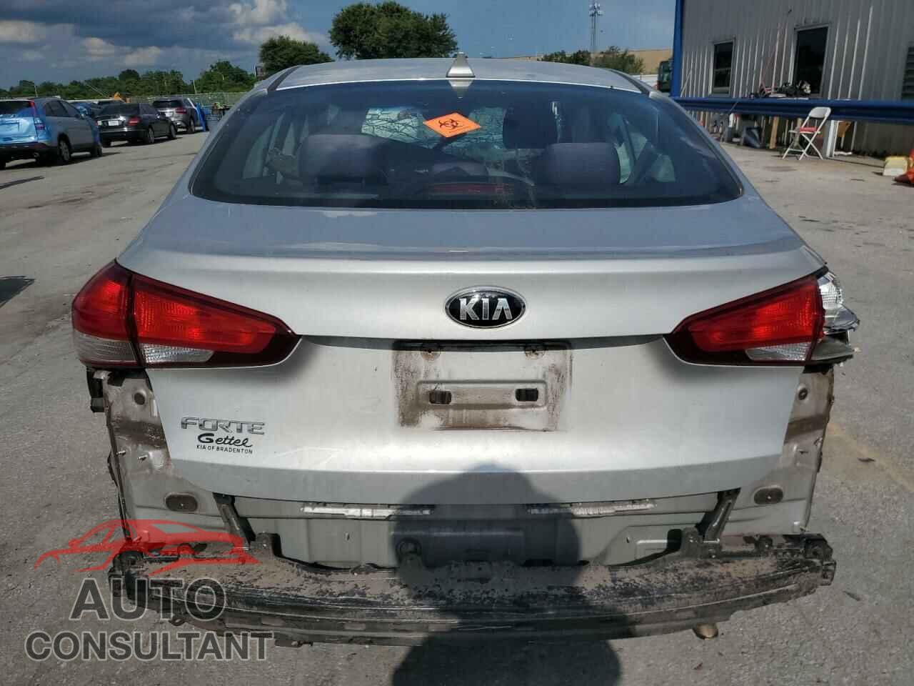 KIA FORTE 2018 - 3KPFL4A71JE195572