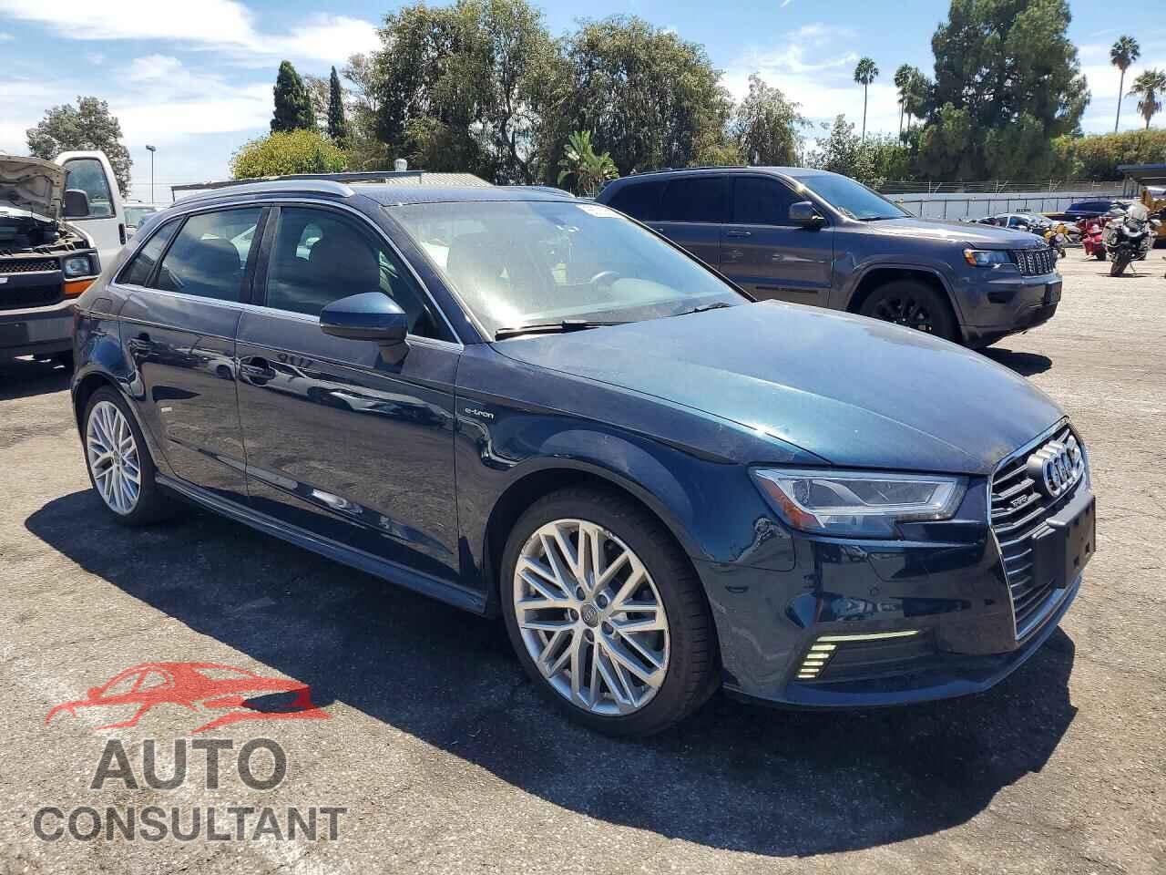 AUDI A3 2018 - WAUTPBFF9JA096025