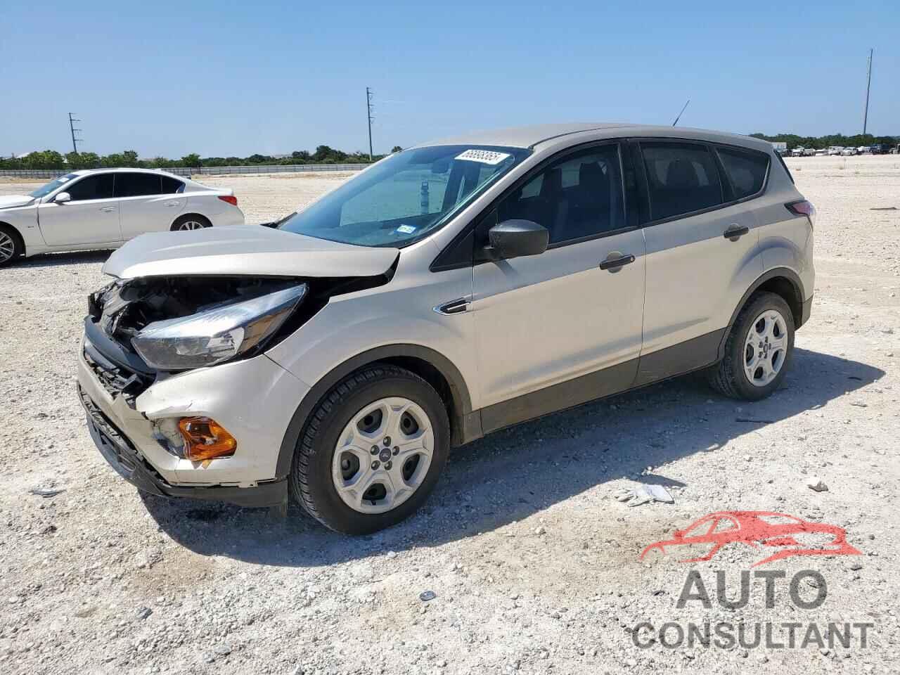 FORD ESCAPE 2018 - 1FMCU0F70JUD58971