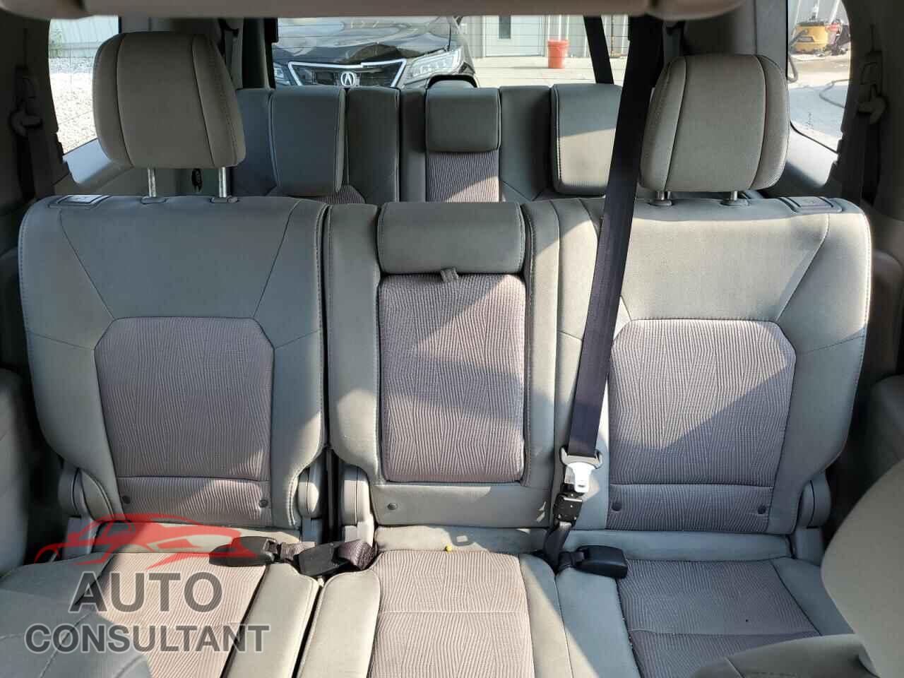 HONDA PILOT 2015 - 5FNYF4H3XFB022203