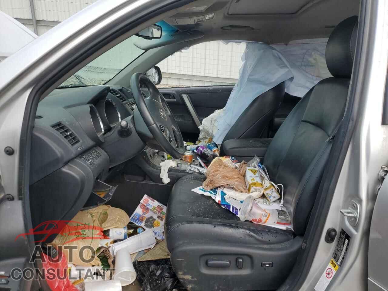TOYOTA HIGHLANDER 2013 - 5TDBK3EH0DS257536