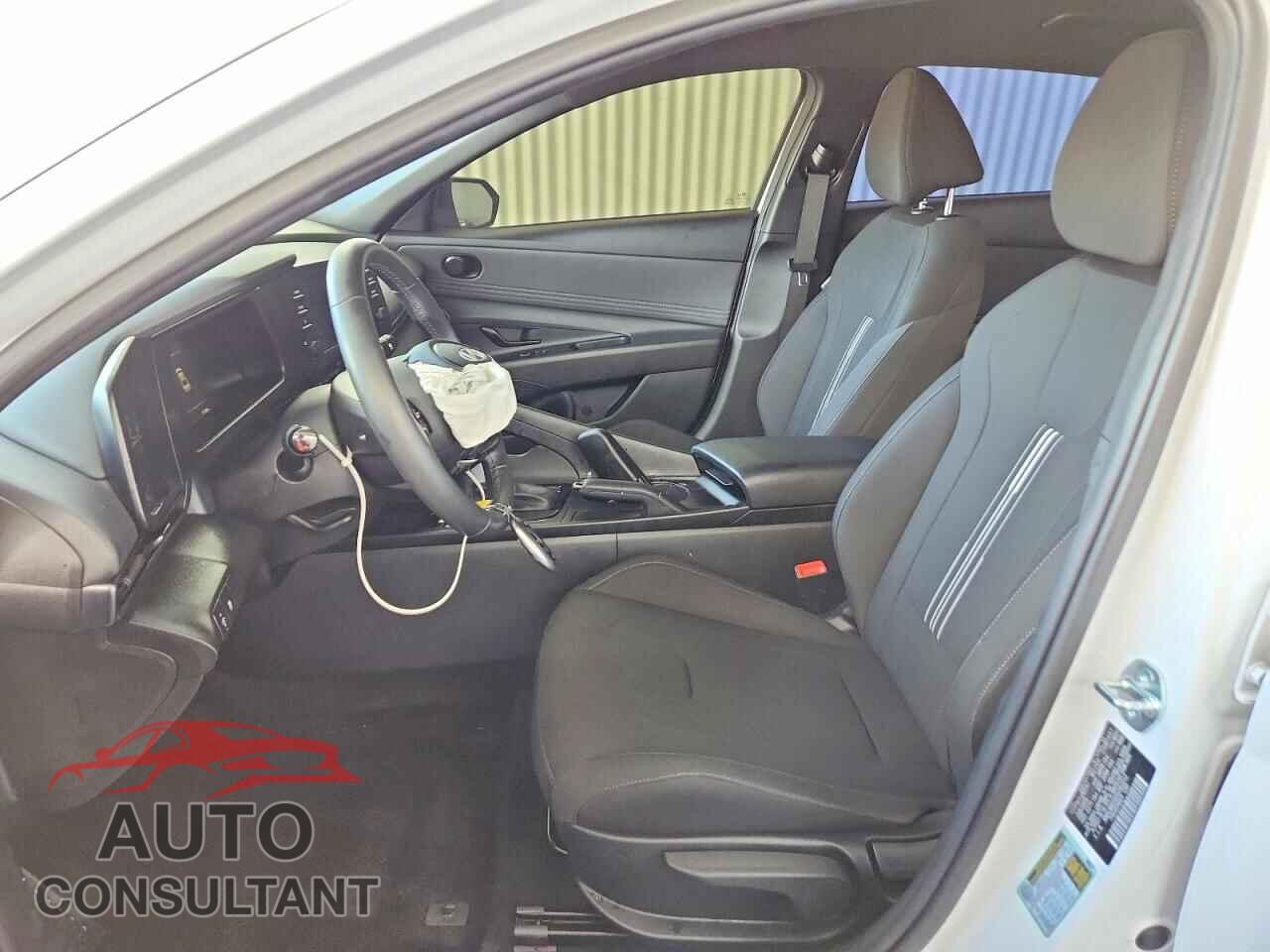 HYUNDAI ELANTRA 2025 - KMHLM4DG8SU062012