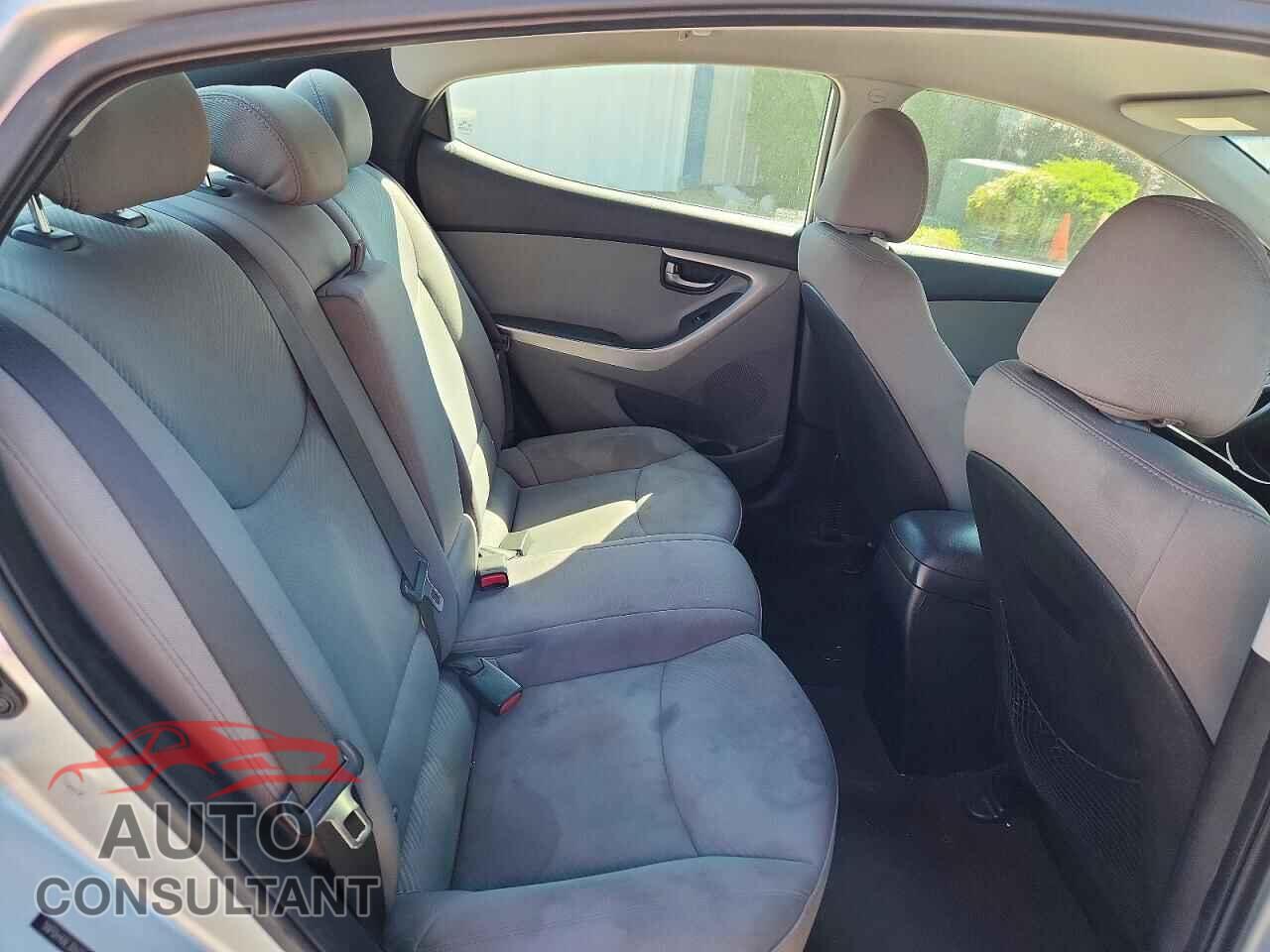 HYUNDAI ELANTRA 2013 - 5NPDH4AE3DH266441