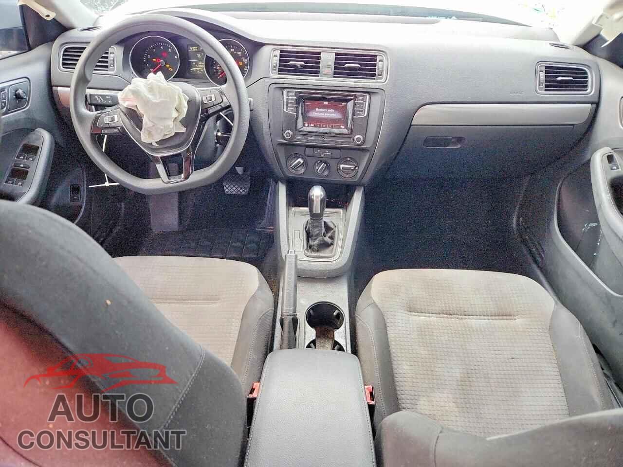 VOLKSWAGEN JETTA 2017 - 3VW2B7AJ5HM412200