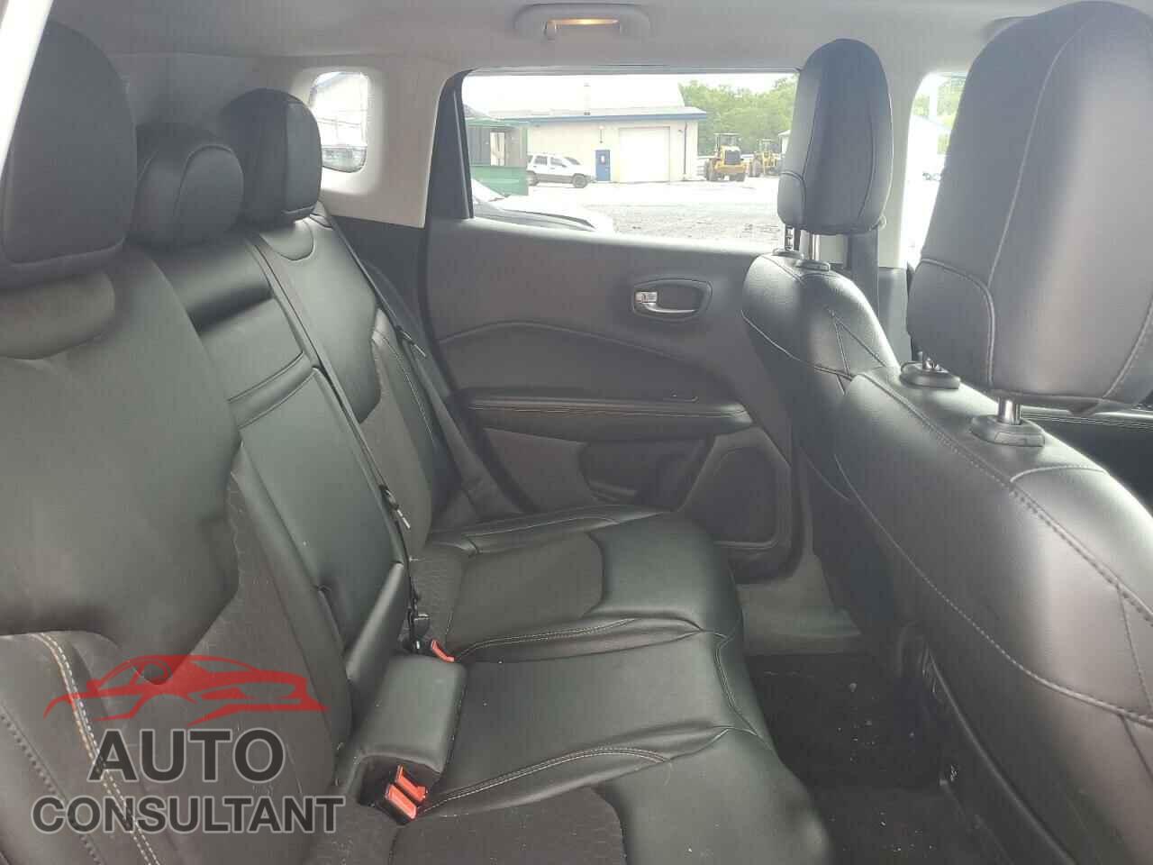 JEEP COMPASS 2018 - 3C4NJDBB2JT280551