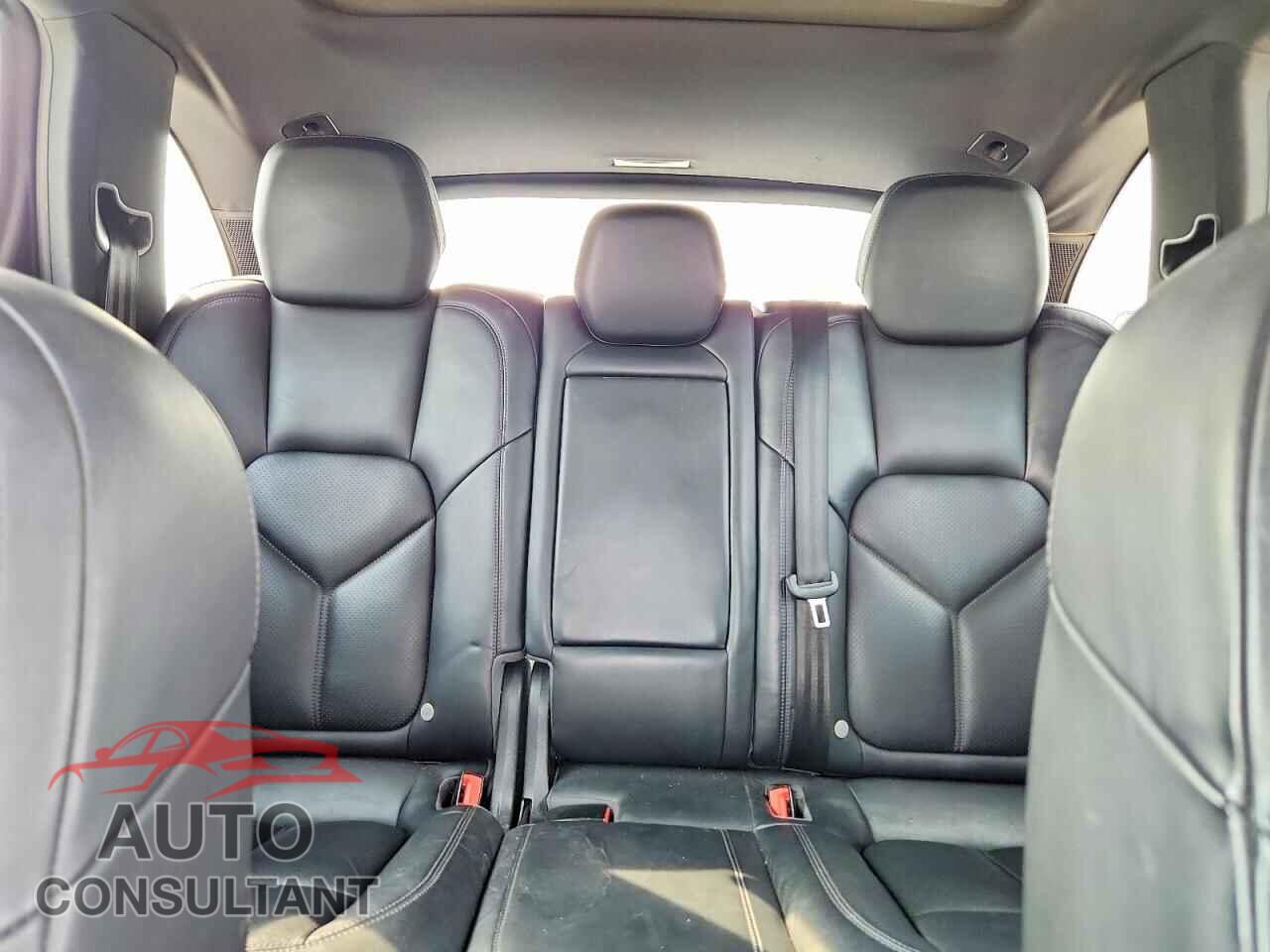 PORSCHE CAYENNE 2016 - WP1AA2A28GKA10737
