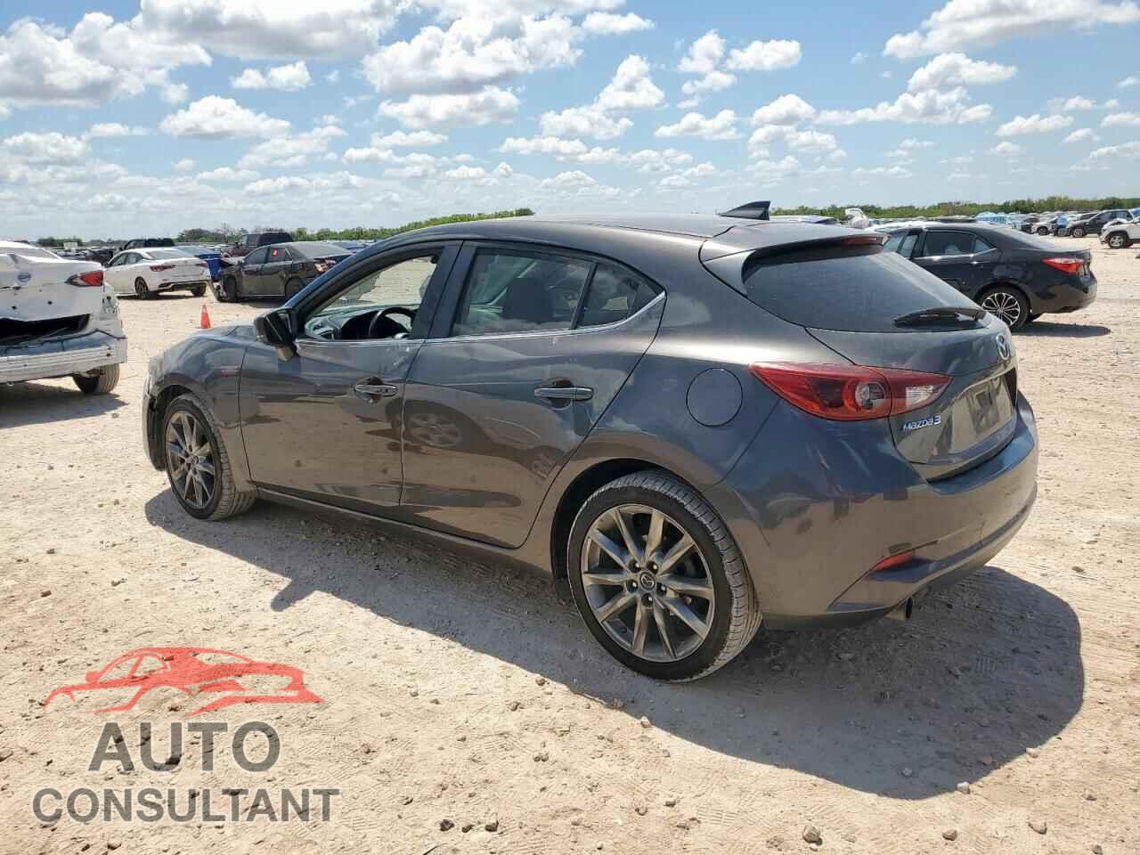 MAZDA 3 2018 - 3MZBN1M36JM172016