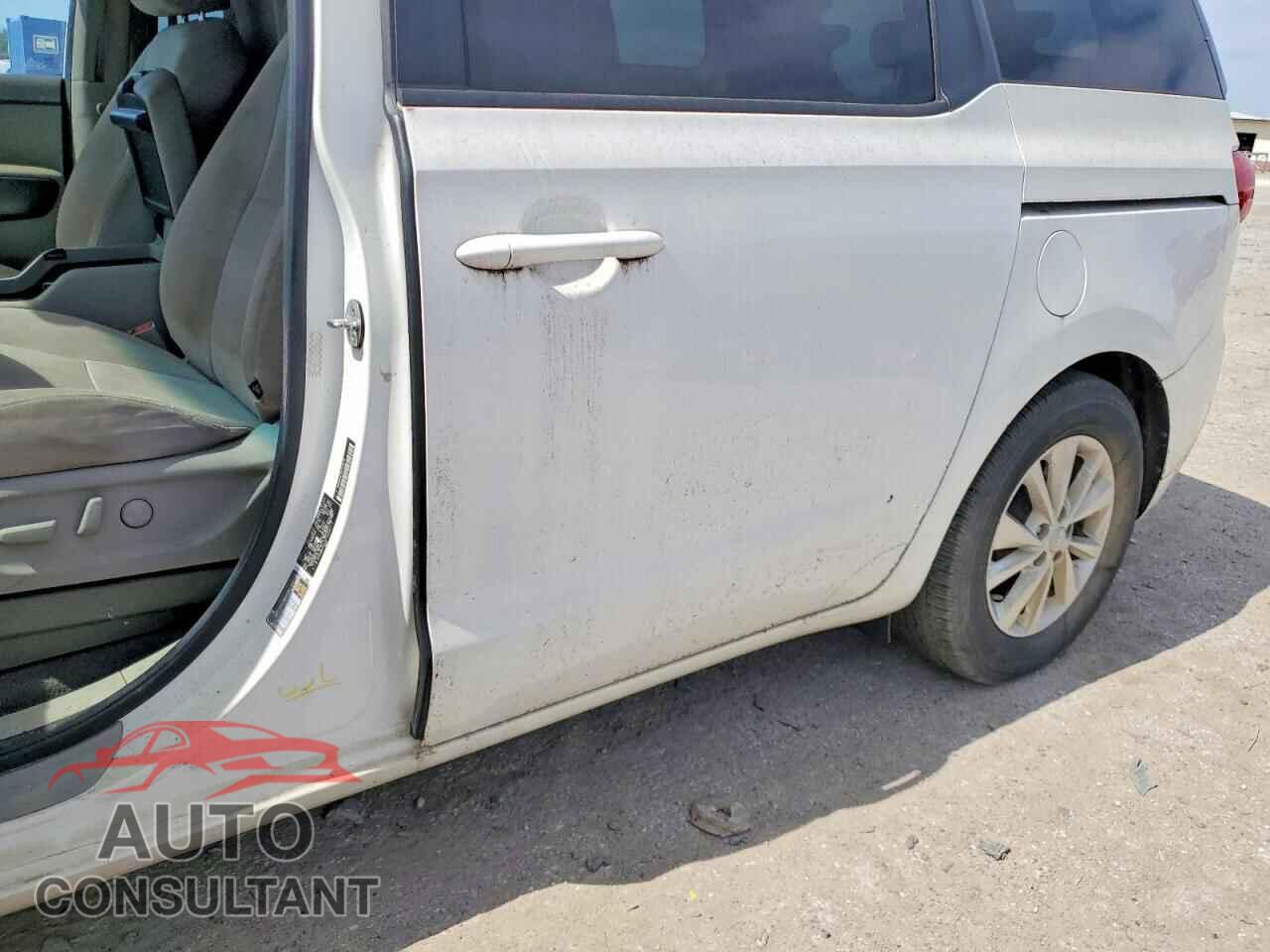 KIA SEDONA 2015 - KNDMB5C19F6036711