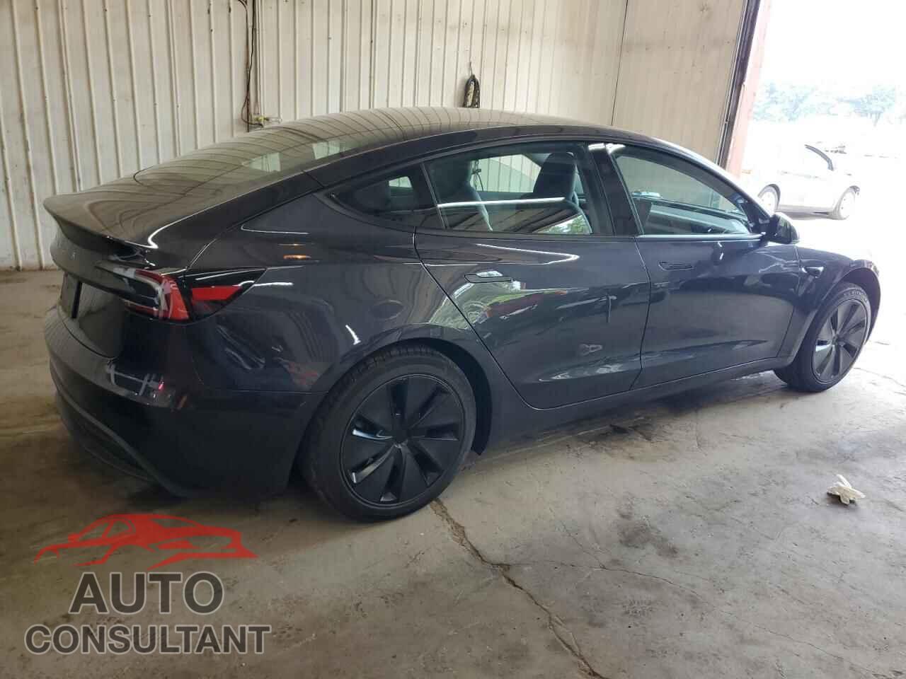 TESLA MODEL 3 2024 - 5YJ3E1EA9RF828682